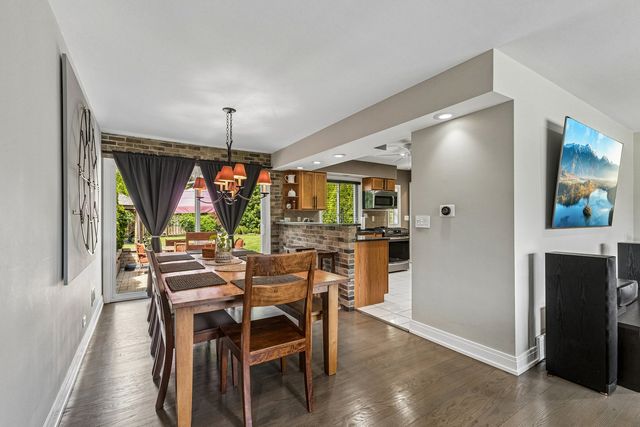914 N Elmhurst Road, Prospect Heights, IL 60070