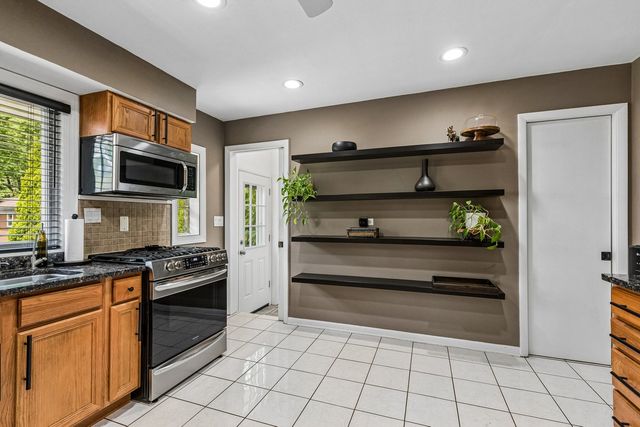 914 N Elmhurst Road, Prospect Heights, IL 60070
