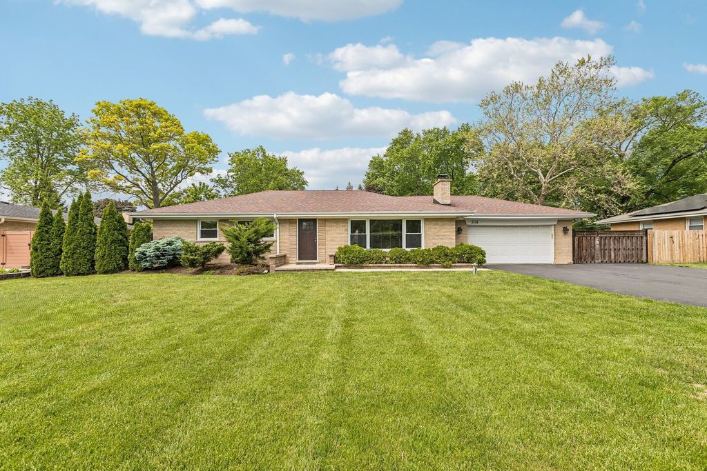 914 N Elmhurst Road, Prospect Heights, IL 60070