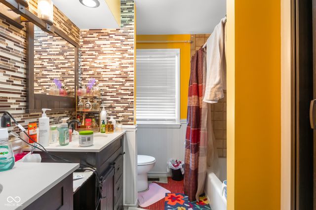 4206 Ridgeway Avenue, Columbus, IN 47203