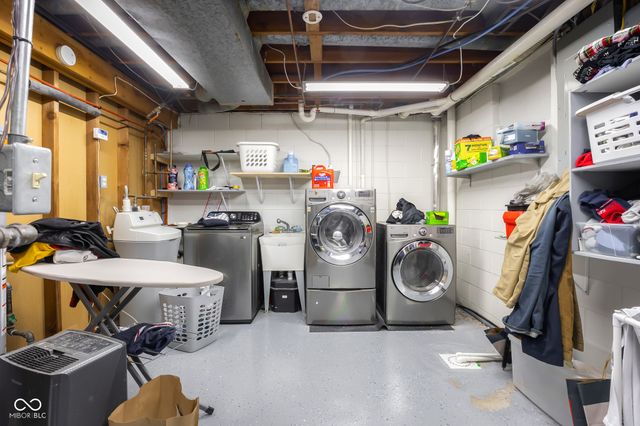 4206 Ridgeway Avenue, Columbus, IN 47203