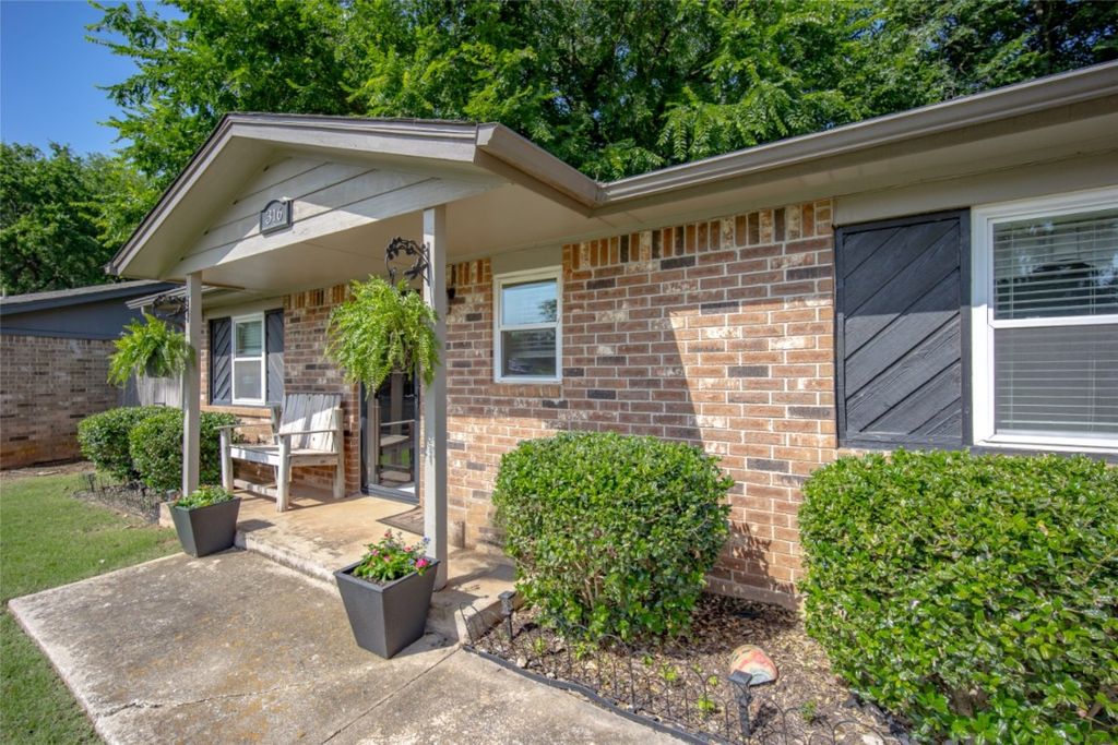 316 Redstone Court, Noble, OK 73068