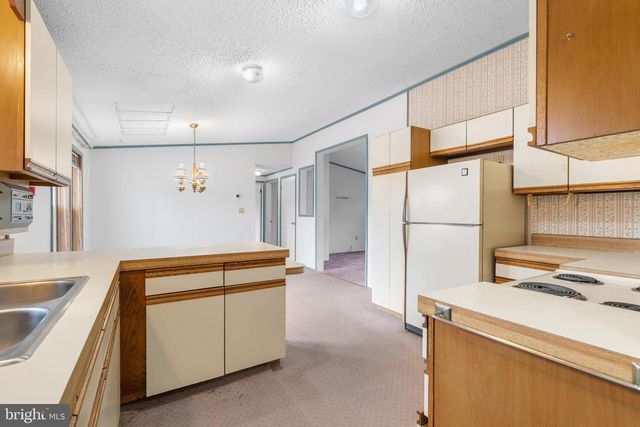 907 LAKEVIEW DR, Green Lane, PA 18054