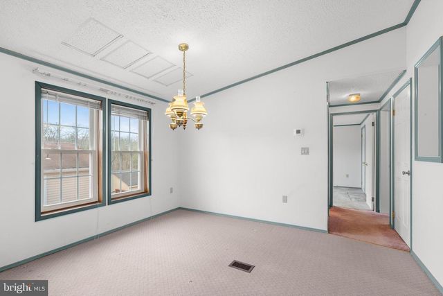 907 LAKEVIEW DR, Green Lane, PA 18054