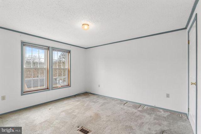 907 LAKEVIEW DR, Green Lane, PA 18054