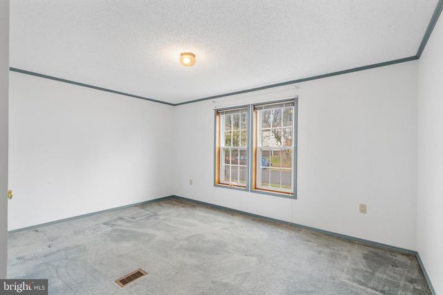 907 LAKEVIEW DR, Green Lane, PA 18054