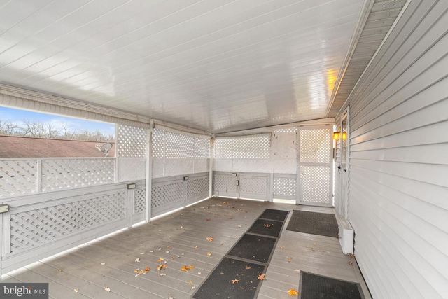 907 LAKEVIEW DR, Green Lane, PA 18054