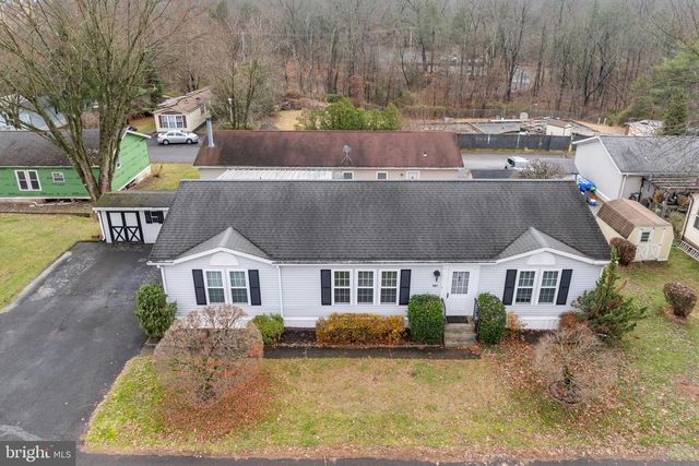 907 LAKEVIEW DR, Green Lane, PA 18054