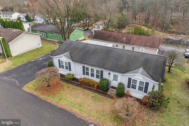 907 LAKEVIEW DR, Green Lane, PA 18054