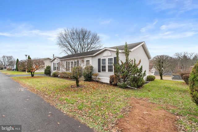 907 LAKEVIEW DR, Green Lane, PA 18054