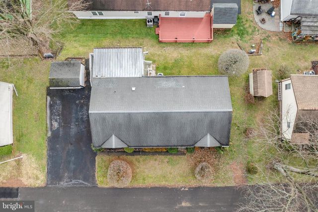 907 LAKEVIEW DR, Green Lane, PA 18054