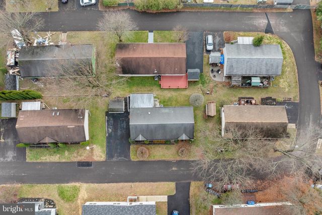 907 LAKEVIEW DR, Green Lane, PA 18054