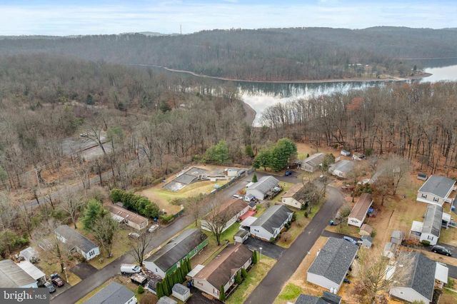 907 LAKEVIEW DR, Green Lane, PA 18054