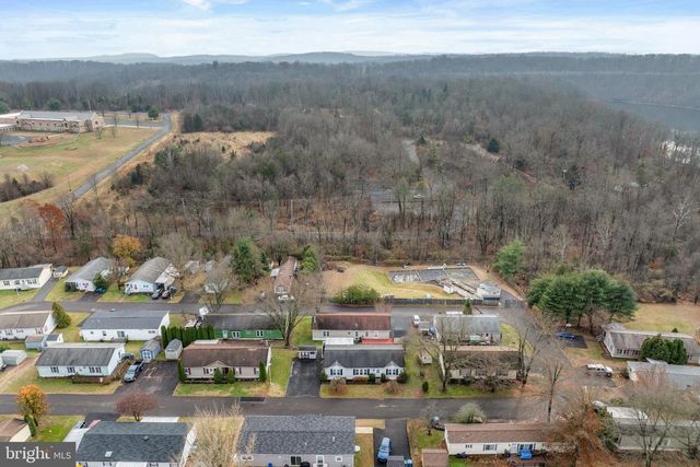 907 LAKEVIEW DR, Green Lane, PA 18054