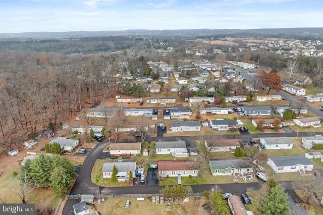 907 LAKEVIEW DR, Green Lane, PA 18054