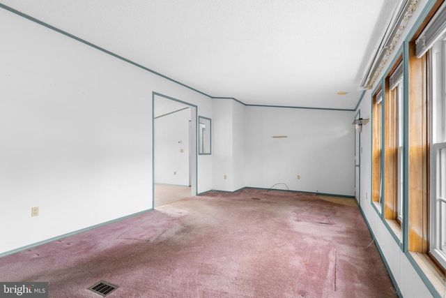 907 LAKEVIEW DR, Green Lane, PA 18054