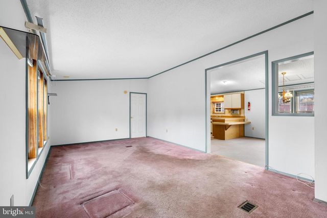 907 LAKEVIEW DR, Green Lane, PA 18054