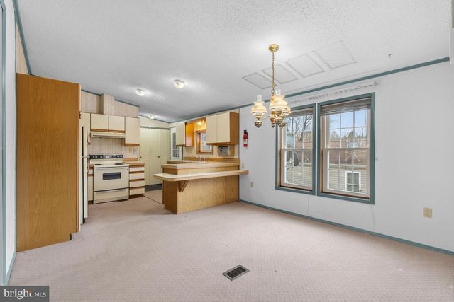 907 LAKEVIEW DR, Green Lane, PA 18054