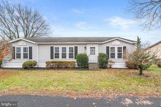 907 LAKEVIEW DR, Green Lane, PA 18054