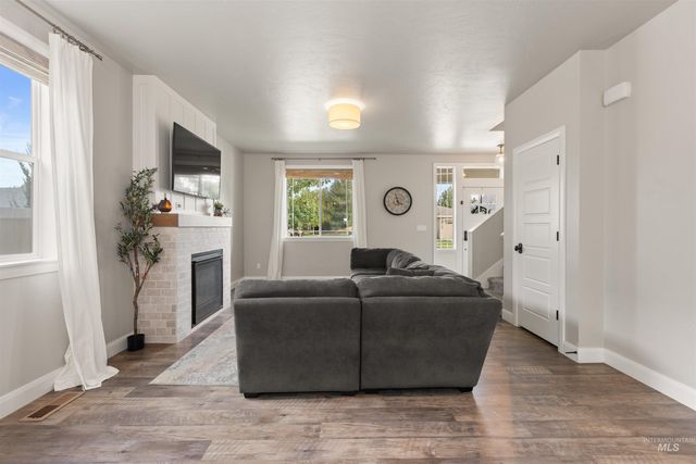 365 N Tullshire Ave., Eagle, ID 83616