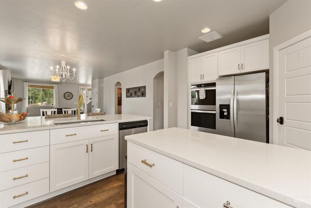 365 N Tullshire Ave., Eagle, ID 83616