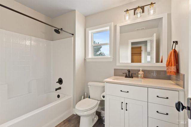 365 N Tullshire Ave., Eagle, ID 83616