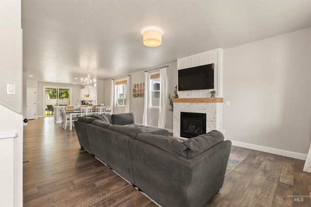 365 N Tullshire Ave., Eagle, ID 83616