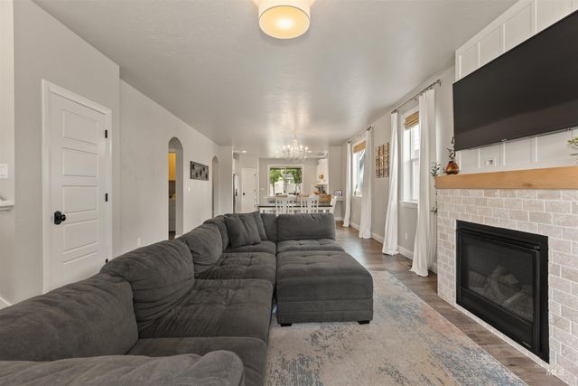 365 N Tullshire Ave., Eagle, ID 83616