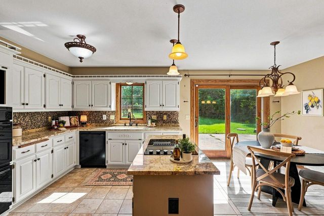 6151 O'Connell STREET, Hartford, WI 53027