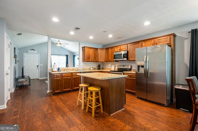 18 Larkspur Lane, Emerson, GA 30137