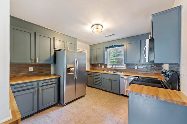 825 Savage Road, Charleston, SC 29414