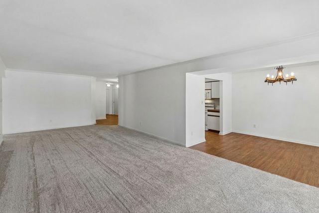 740 Saint Andrews Lane 35, Crystal Lake, IL 60014