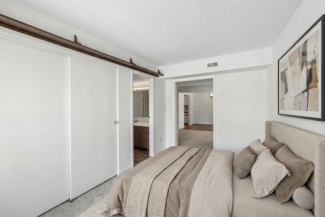 740 Saint Andrews Lane 35, Crystal Lake, IL 60014