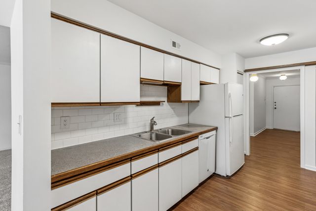 740 Saint Andrews Lane 35, Crystal Lake, IL 60014