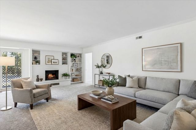 740 Saint Andrews Lane 35, Crystal Lake, IL 60014