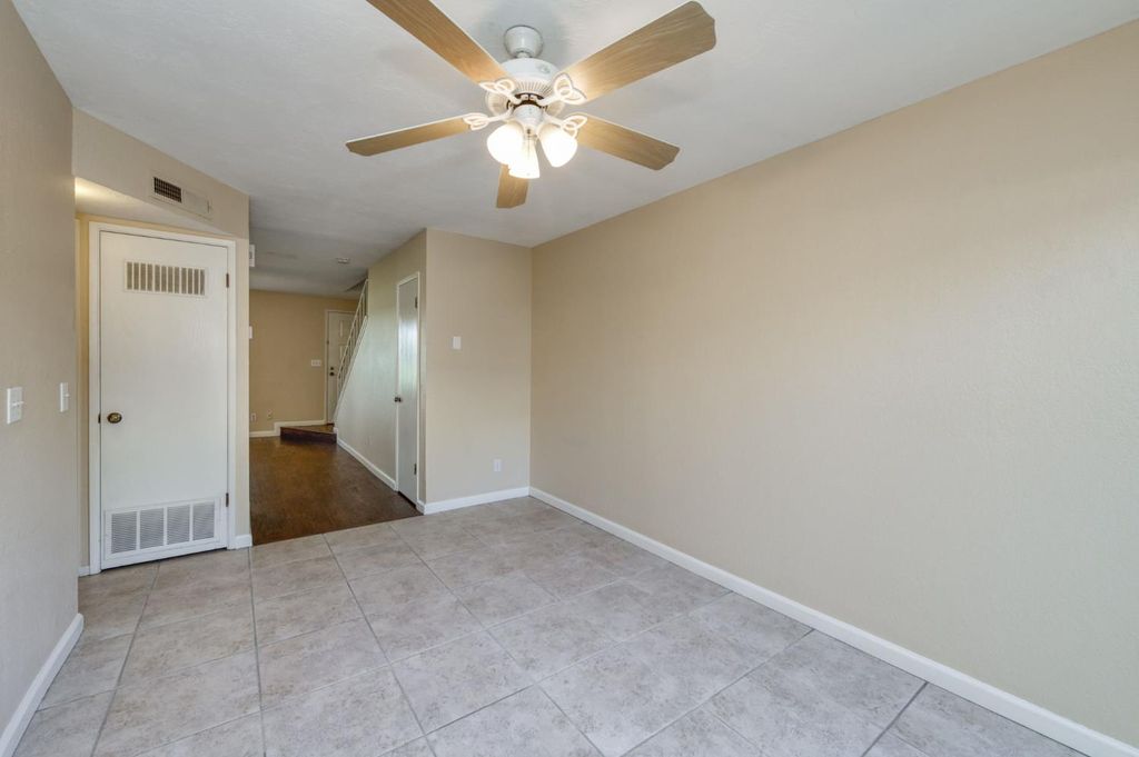 Image 11 of property listing at 4747 N Woodrow Avenue # 120, Fresno, CA 93726