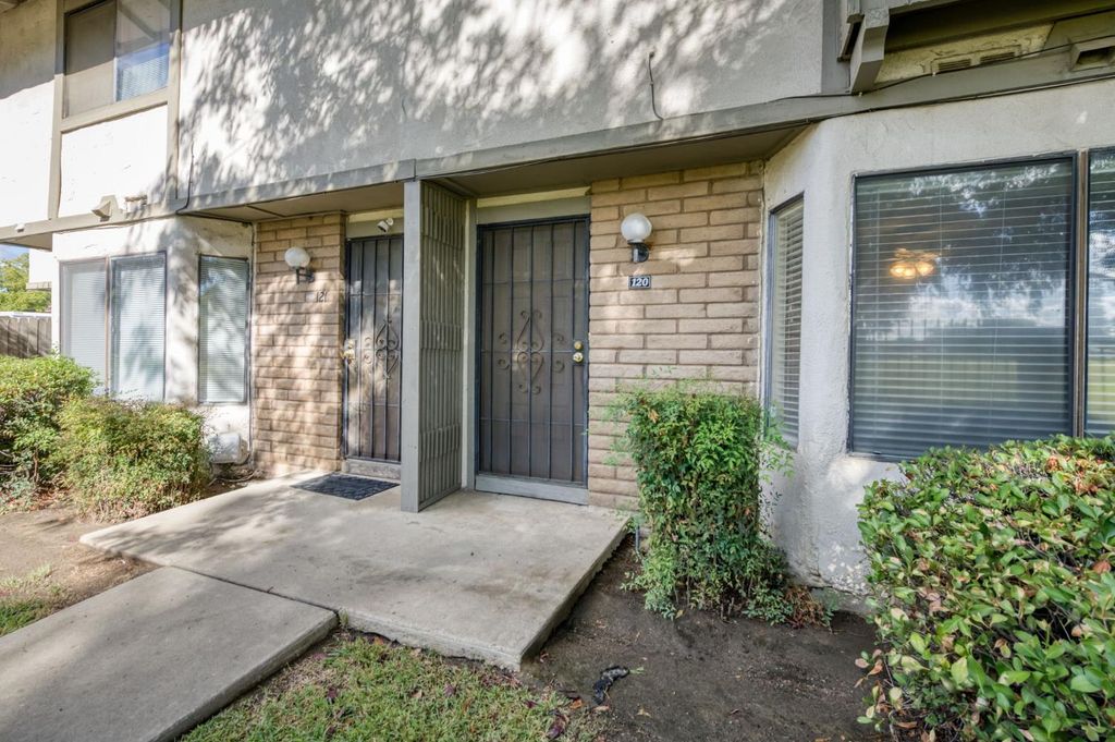 Image 34 of property listing at 4747 N Woodrow Avenue # 120, Fresno, CA 93726