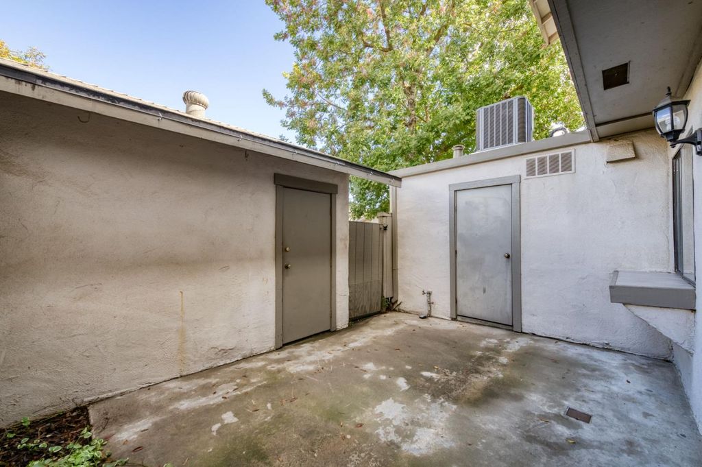 Image 38 of property listing at 4747 N Woodrow Avenue # 120, Fresno, CA 93726