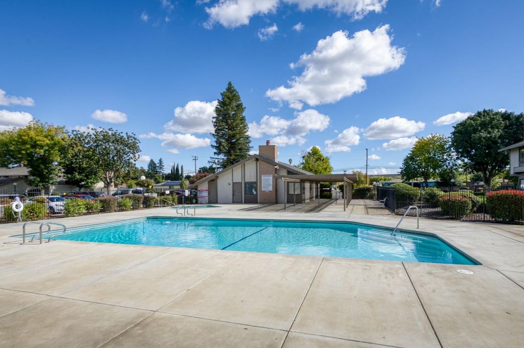 Image 42 of property listing at 4747 N Woodrow Avenue # 120, Fresno, CA 93726