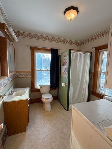 220 Hall Stream Road, Canaan, VT 05902