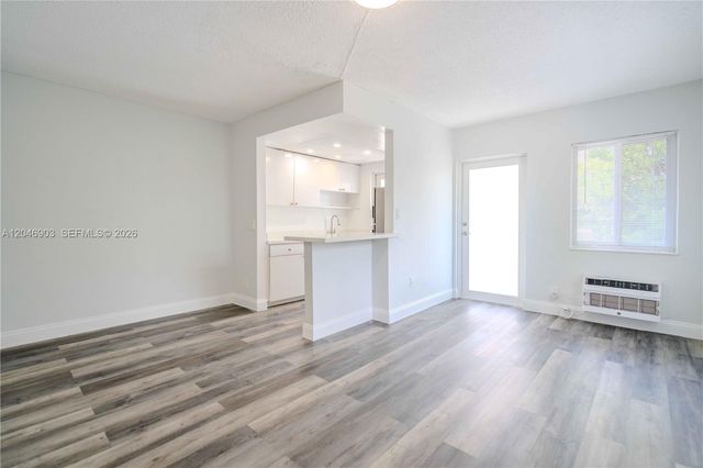 6650 Miller Dr 20, South Miami, FL 33155