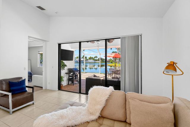 2245 Sapphire Circle, West Palm Beach, FL 33411