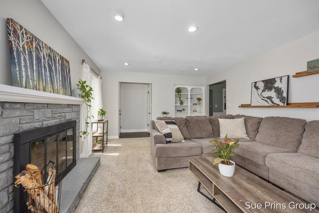 2595 Rosewood Street, Georgetown Twp, MI 49428