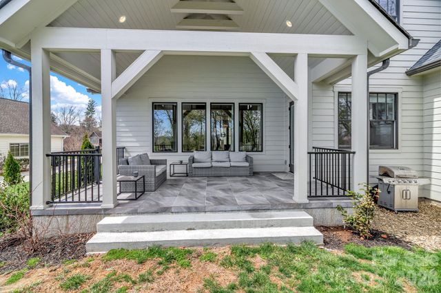 301 Rockbridge Road, Mills River, NC 28759