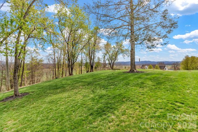 301 Rockbridge Road, Mills River, NC 28759