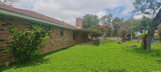 807 Elizabeth, Seguin, TX 78155