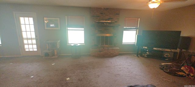 807 Elizabeth, Seguin, TX 78155