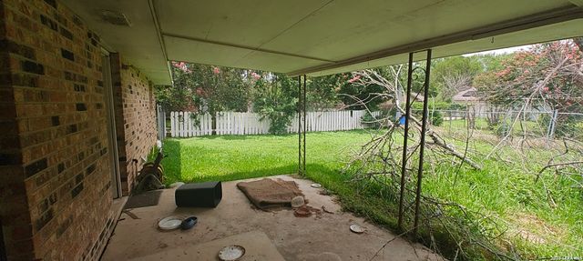 807 Elizabeth, Seguin, TX 78155