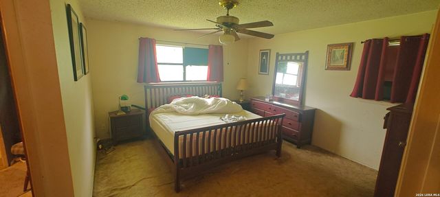 807 Elizabeth, Seguin, TX 78155
