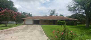 807 Elizabeth, Seguin, TX 78155